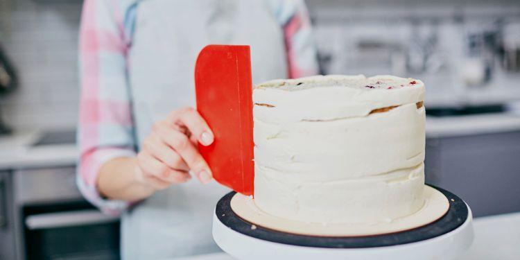 Comment réussir le lissage final d'un gâteau ?